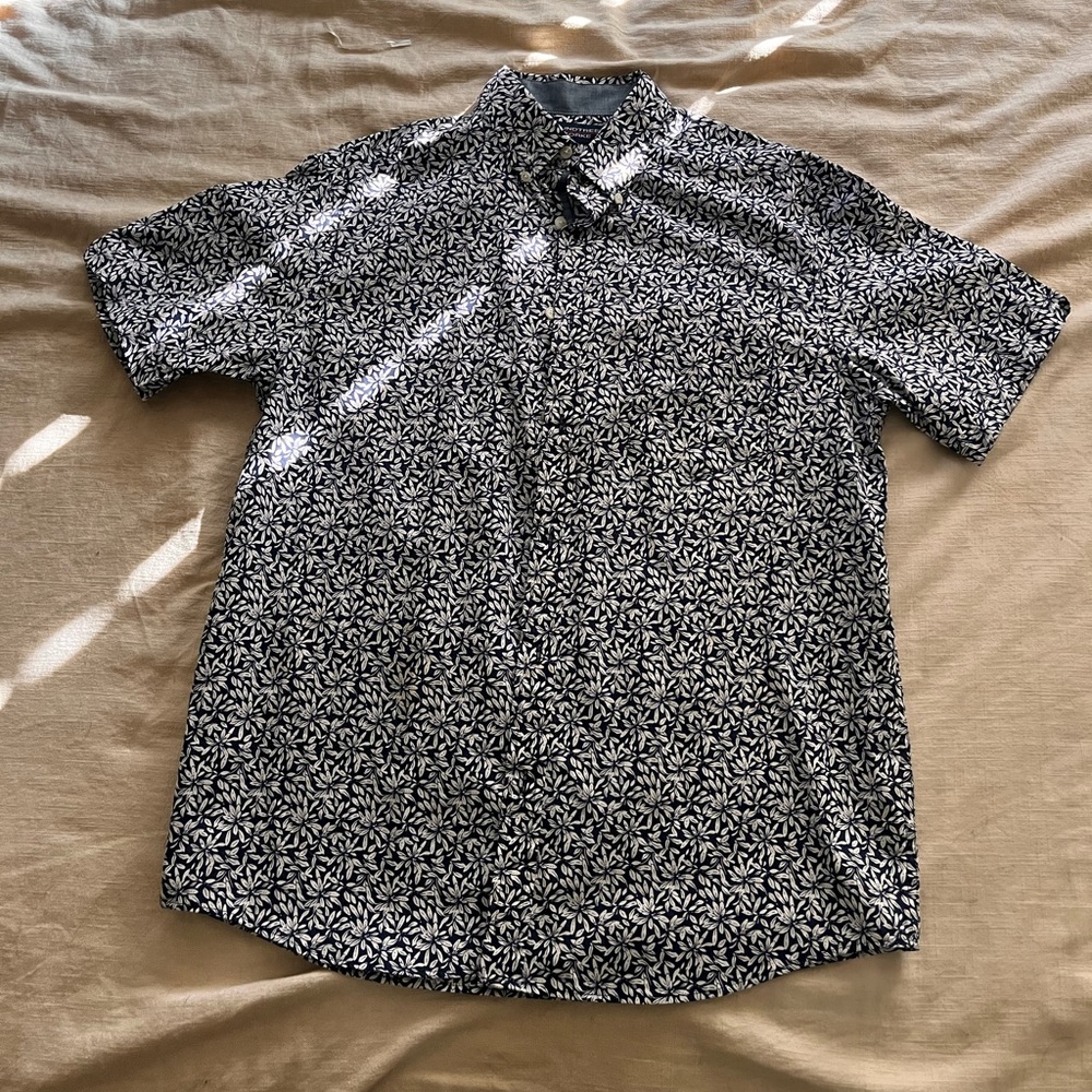 Roundtree and Yorke Button up Tee Shirt
